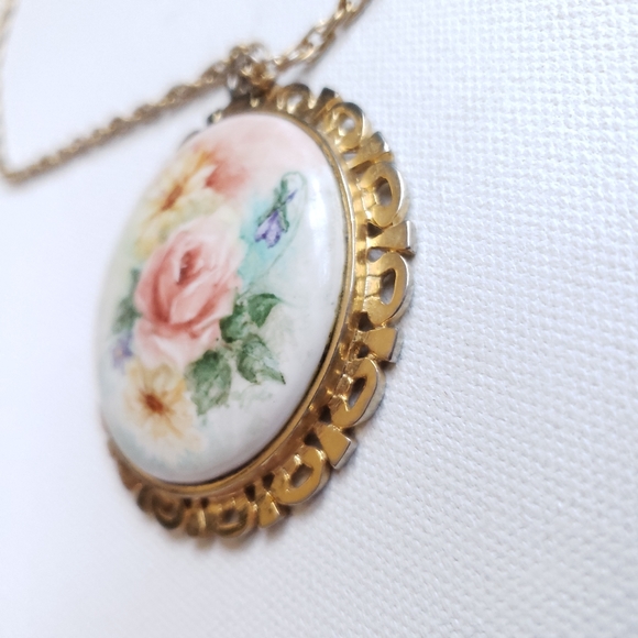 Vintage Large Porcelain Floral Pendant Necklace - Picture 5 of 12